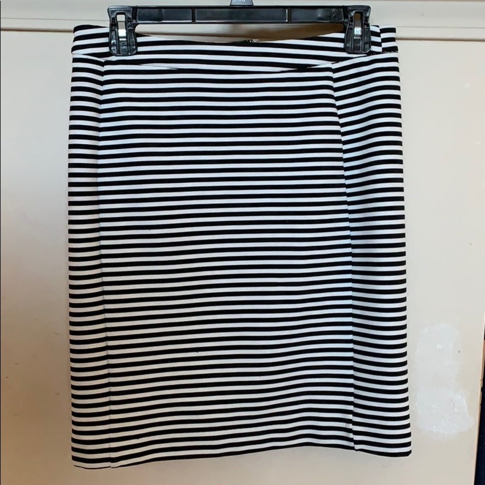 41 Hawthorn black and white skirt